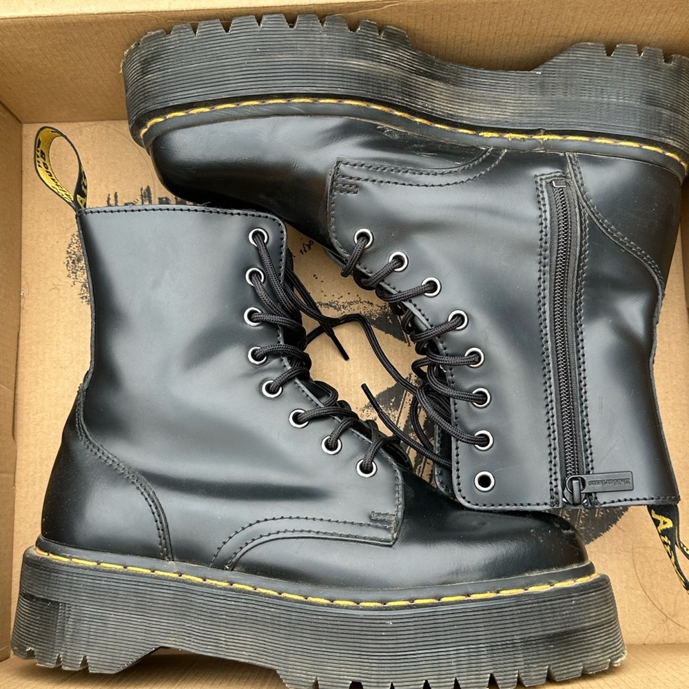 Doc Marten Jadon smooth leather boots size 9 women’s